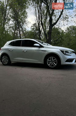 Хетчбек Renault Megane 2016 в 
