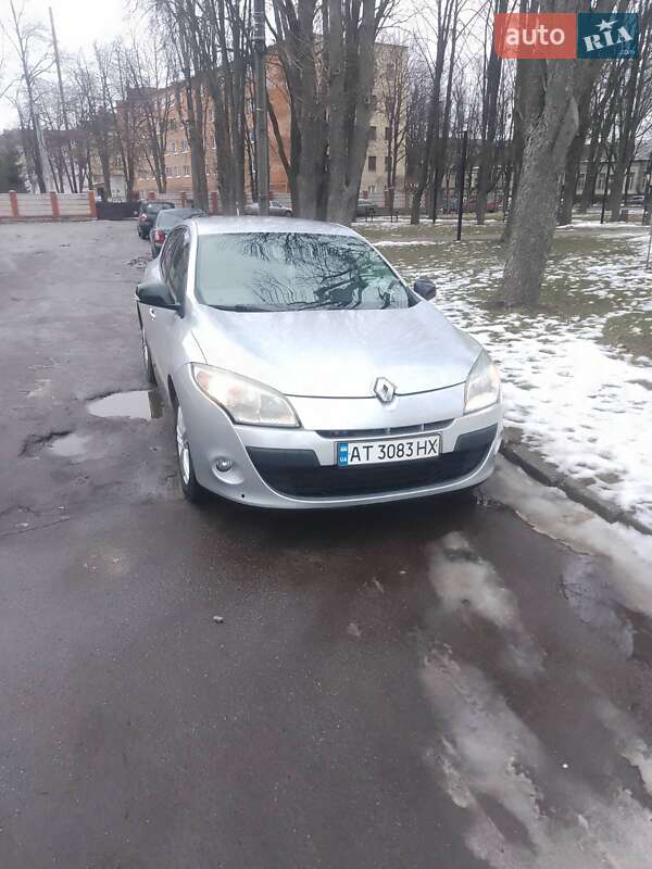 Хетчбек Renault Megane 2011 в 