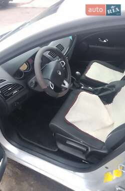 Хетчбек Renault Megane 2011 в 