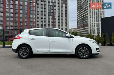 Хэтчбек Renault Megane 2012 в 