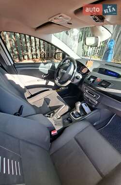 Хетчбек Renault Megane 2011 в 