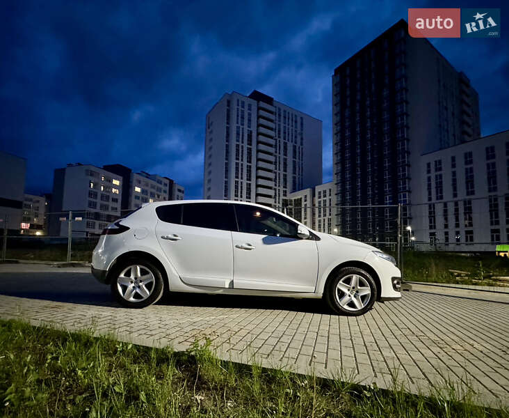Хэтчбек Renault Megane 2015 в 