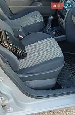 Хетчбек Renault Megane 2004 в 