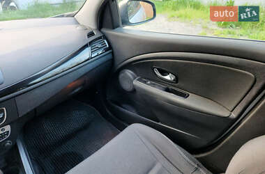 Хетчбек Renault Megane 2011 в 