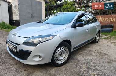 Хетчбек Renault Megane 2011 в 