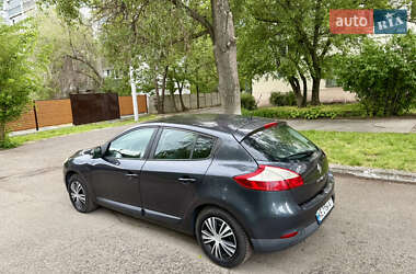 Хетчбек Renault Megane 2011 в 