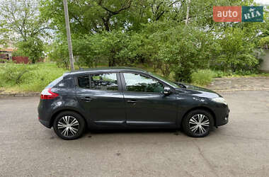 Хетчбек Renault Megane 2011 в 