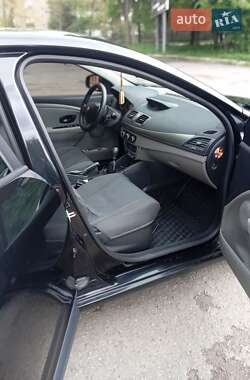 Хэтчбек Renault Megane 2011 в 