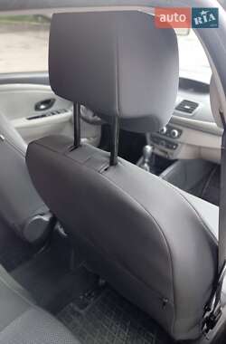 Хэтчбек Renault Megane 2011 в 