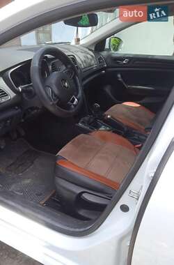 Седан Renault Megane 2017 в 