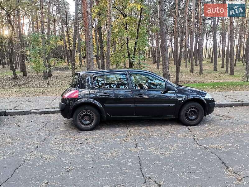 Хэтчбек Renault Megane 2004 в 