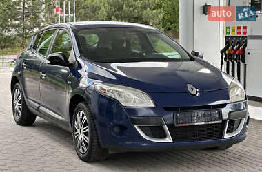 Хетчбек Renault Megane 2010 в 