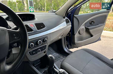 Хетчбек Renault Megane 2010 в 