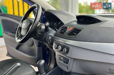 Хетчбек Renault Megane 2010 в 