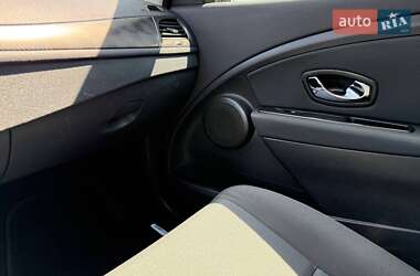 Хэтчбек Renault Megane 2012 в 