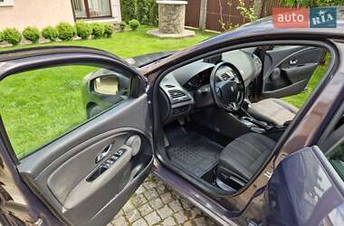 Хэтчбек Renault Megane 2015 в 