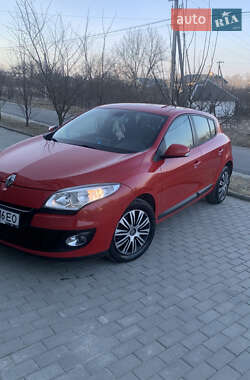 Хэтчбек Renault Megane 2012 в 