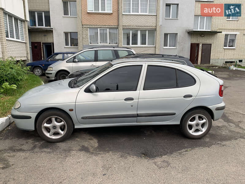 Хэтчбек Renault Megane 2001 в 