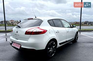 Хэтчбек Renault Megane 2011 в 