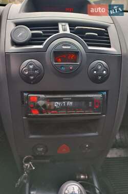 Хэтчбек Renault Megane 2004 в 