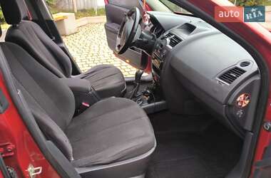 Хэтчбек Renault Megane 2004 в 