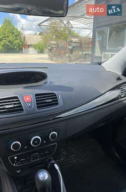 Купе Renault Megane 2010 в 