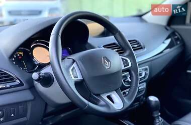 Хэтчбек Renault Megane 2011 в 