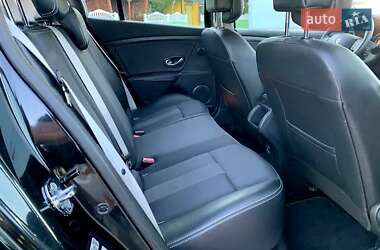 Хэтчбек Renault Megane 2011 в 