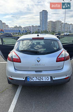 Хэтчбек Renault Megane 2011 в 