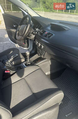 Хэтчбек Renault Megane 2009 в 