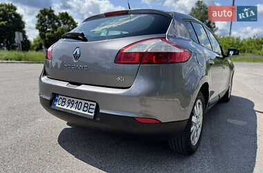 Хэтчбек Renault Megane 2011 в 