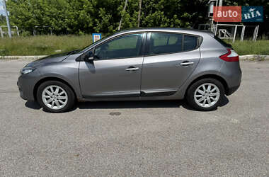 Хэтчбек Renault Megane 2011 в 