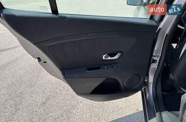 Хэтчбек Renault Megane 2011 в 