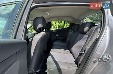 Хэтчбек Renault Megane 2011 в 