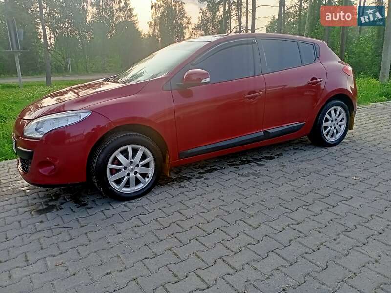 Хэтчбек Renault Megane 2010 в 