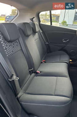 Хэтчбек Renault Megane 2012 в 