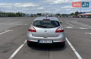 Хетчбек Renault Megane 2011 в 