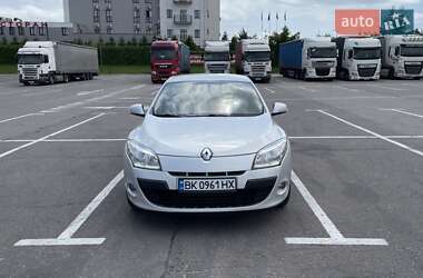Хетчбек Renault Megane 2011 в 