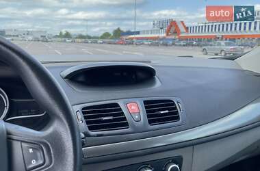 Хетчбек Renault Megane 2011 в 