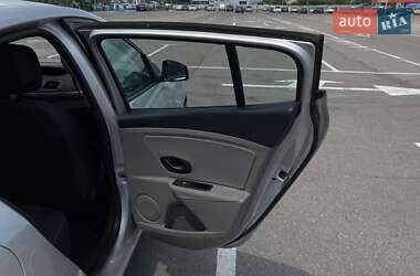 Хетчбек Renault Megane 2011 в 