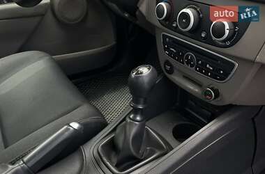 Хетчбек Renault Megane 2011 в 