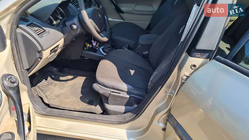 Седан Renault Megane 2006 в Броварах фото 23 Седан Renault Megane 2006 в Броварах