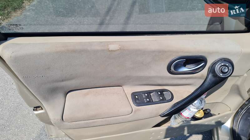 Седан Renault Megane 2006 в Броварах фото 31 Седан Renault Megane 2006 в Броварах