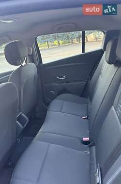 Хэтчбек Renault Megane 2011 в 