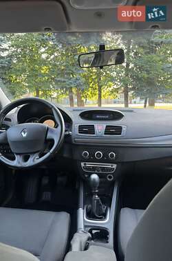 Хэтчбек Renault Megane 2011 в 