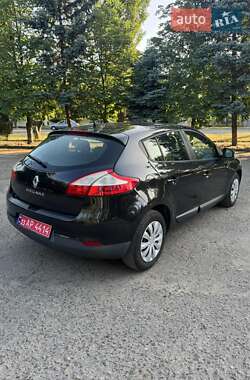 Хэтчбек Renault Megane 2011 в 