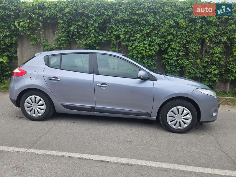 Хэтчбек Renault Megane 2010 в 