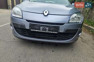 Хэтчбек Renault Megane 2010 в 