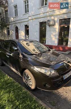 Хэтчбек Renault Megane 2011 в 