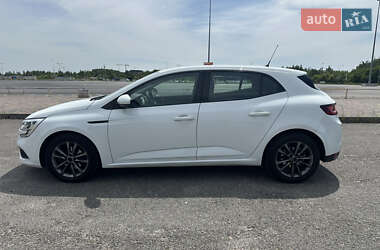 Хэтчбек Renault Megane 2016 в 